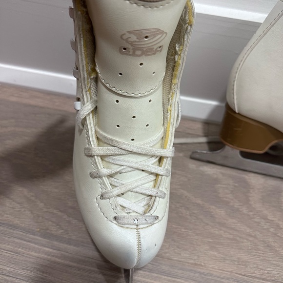 EDEA Tempo figure skates with Jackson Ultimate Mark IV blades - Picture 2 of 7